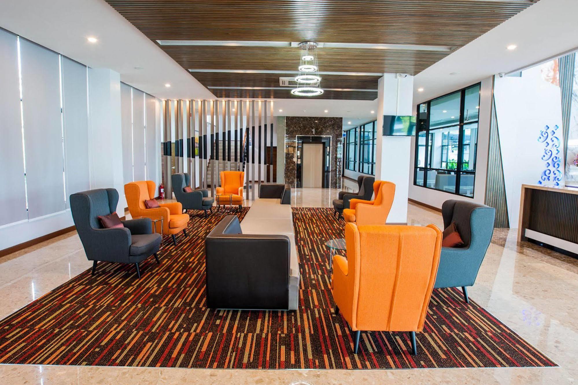Ac Sportcenter Hotel Хат Яй Екстериор снимка